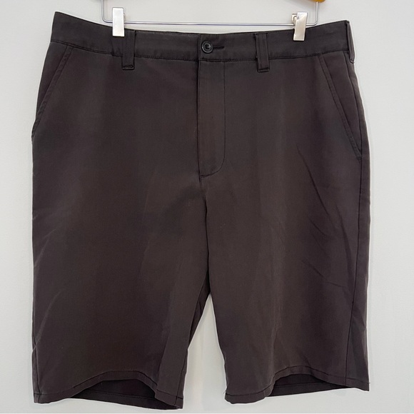 Travis Mathew Golf Shorts Men's Size 36 10"
Inseam Black - Picture 1 of 5